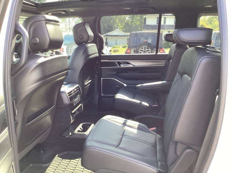 2025 Jeep Wagoneer Series II photo 18