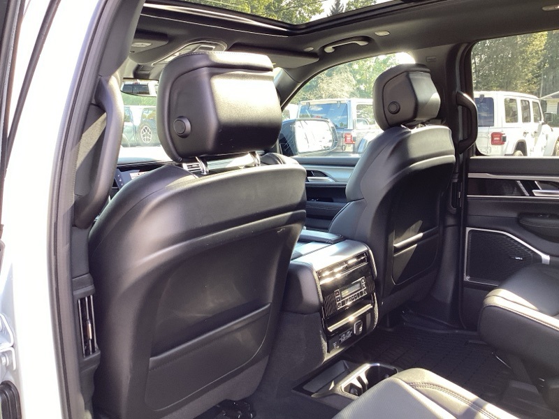 2025 Jeep Wagoneer Series II photo 19