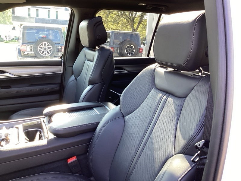 2025 Jeep Wagoneer Series II photo 25