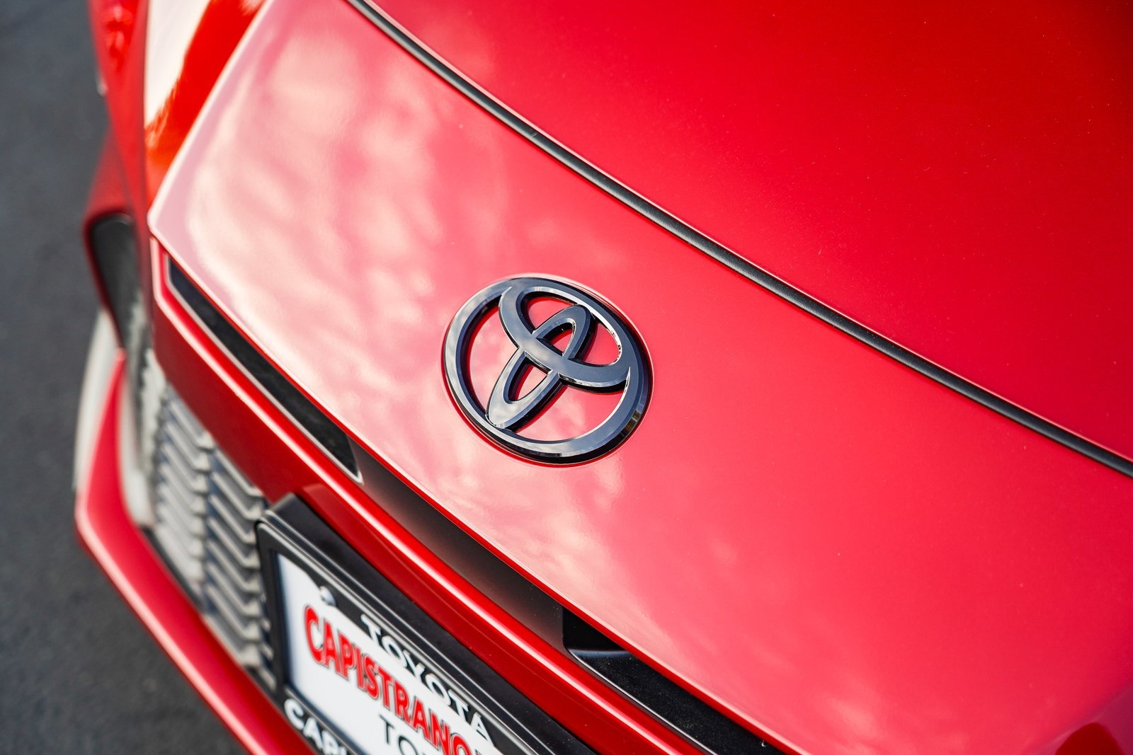 2025 Toyota Camry SE photo 3