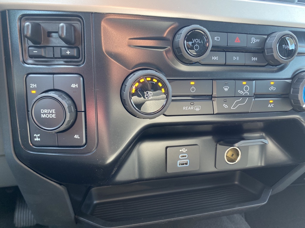 2025 Ford F-250 photo 2