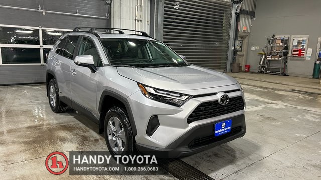 2025 Toyota RAV4 XLE's photo