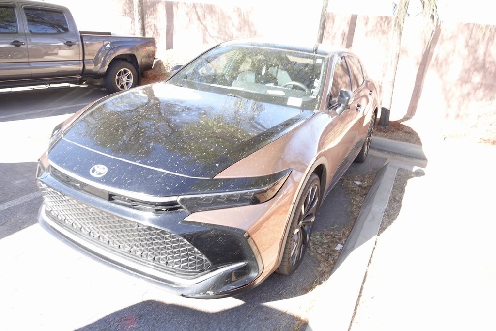 2023 Toyota Crown Platinum's photo