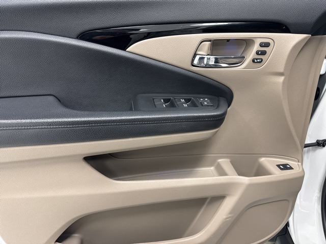 used 2021 Honda Pilot car, priced at $30,998