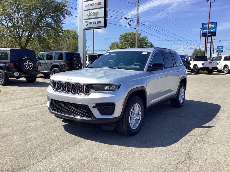2025 Jeep Grand Cherokee Laredo X photo 2