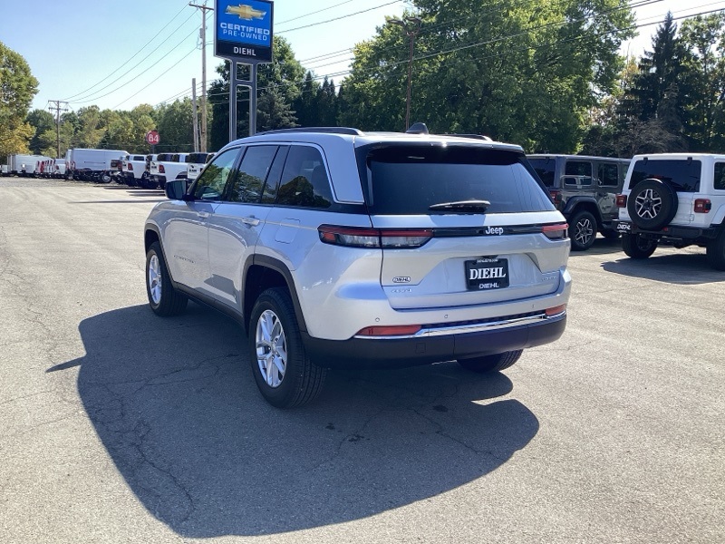 2025 Jeep Grand Cherokee Laredo X photo 4