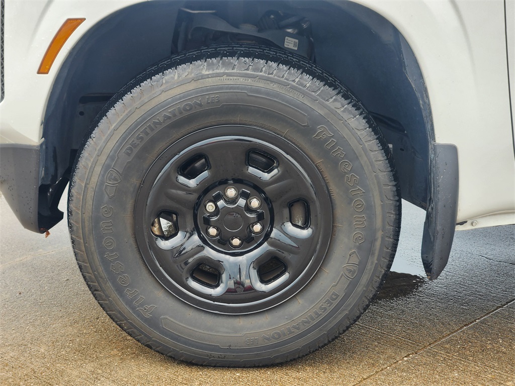 2023 Nissan Frontier S Crew Cab photo 10