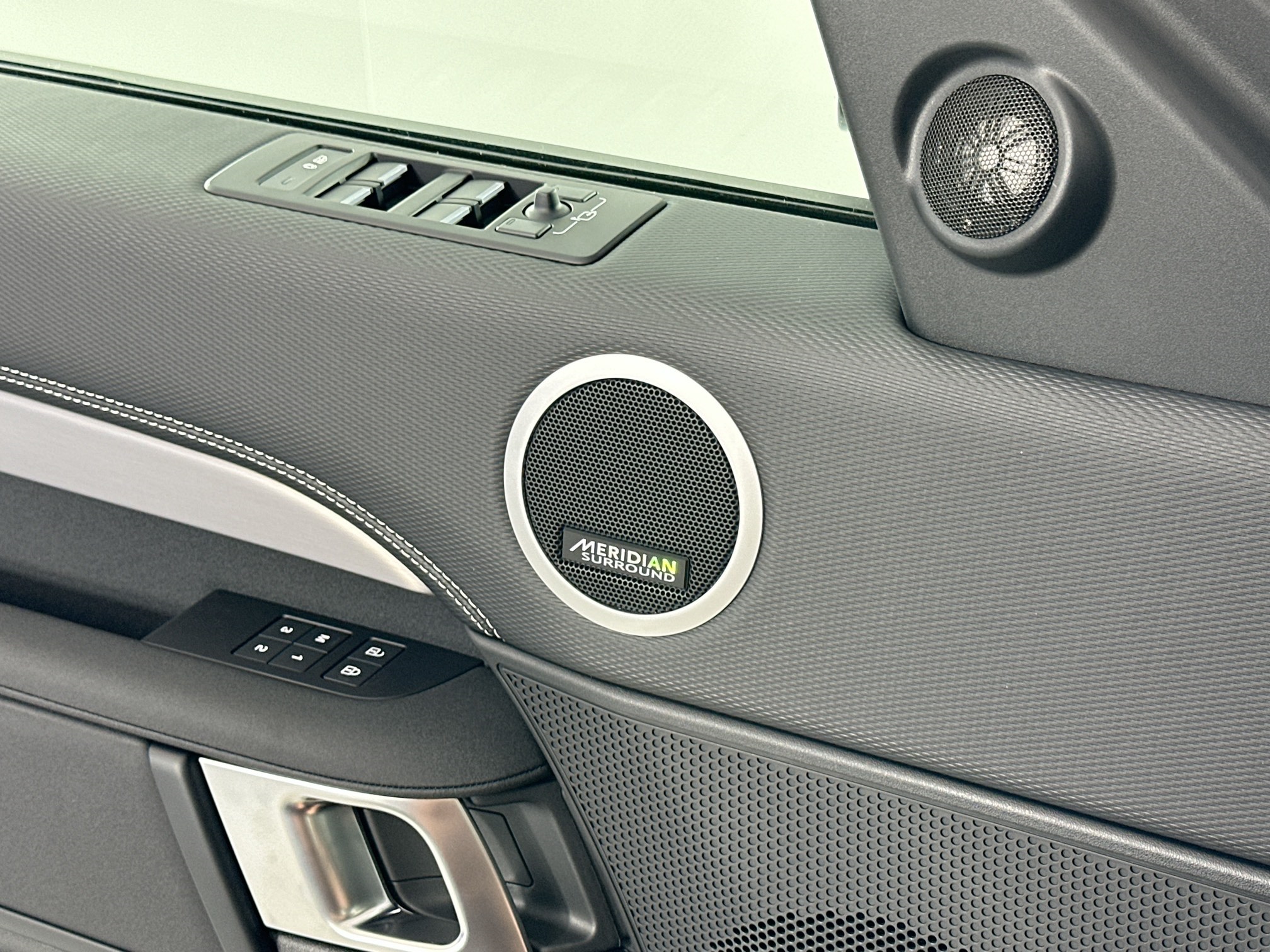 new 2026 Land Rover Discovery car, priced at $76,381