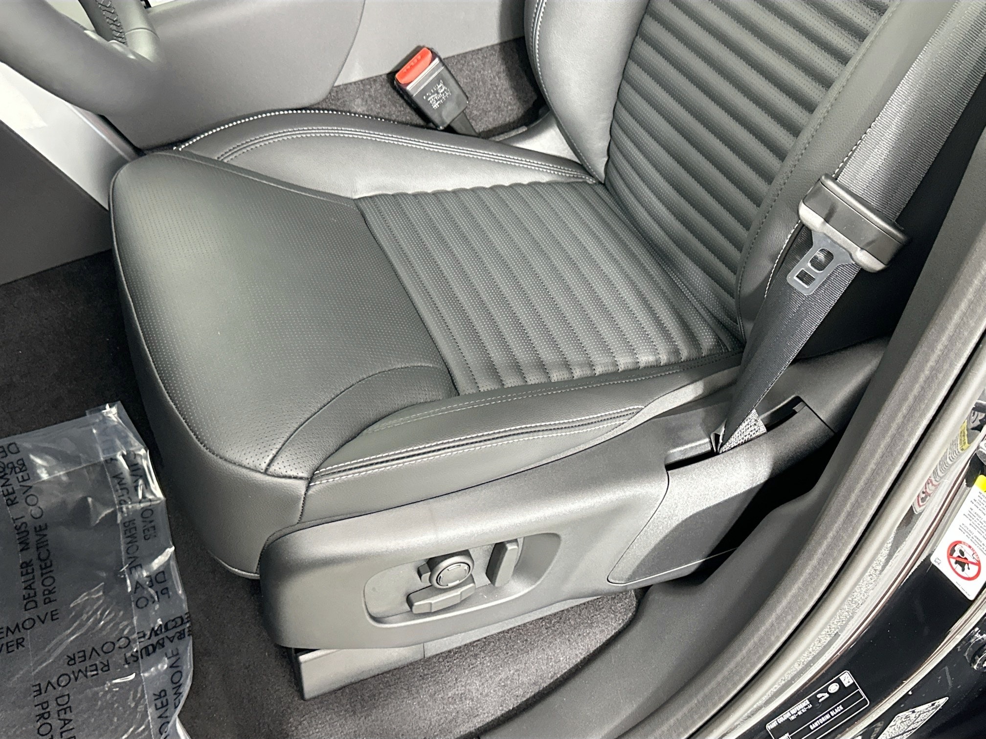 new 2026 Land Rover Discovery car, priced at $76,381