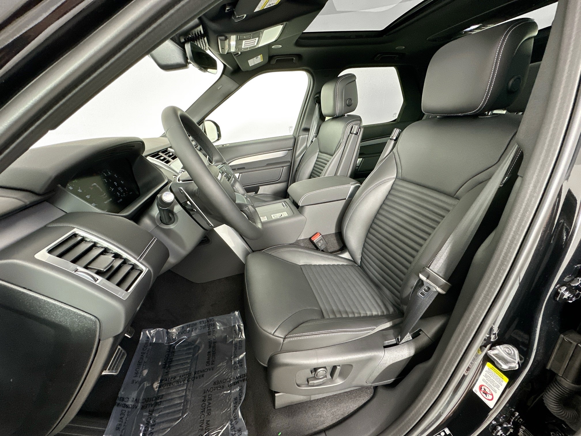 new 2026 Land Rover Discovery car, priced at $76,381