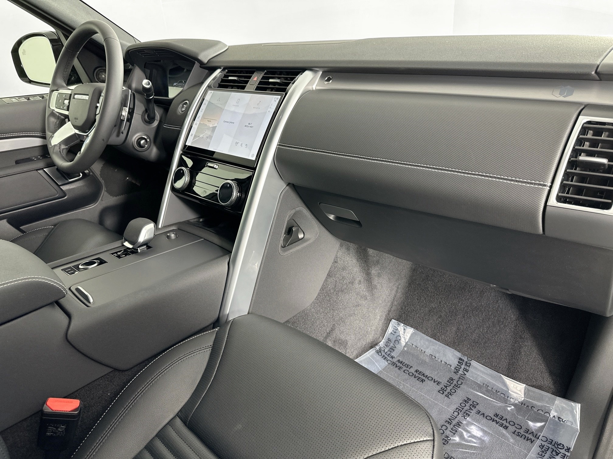 new 2026 Land Rover Discovery car, priced at $76,381