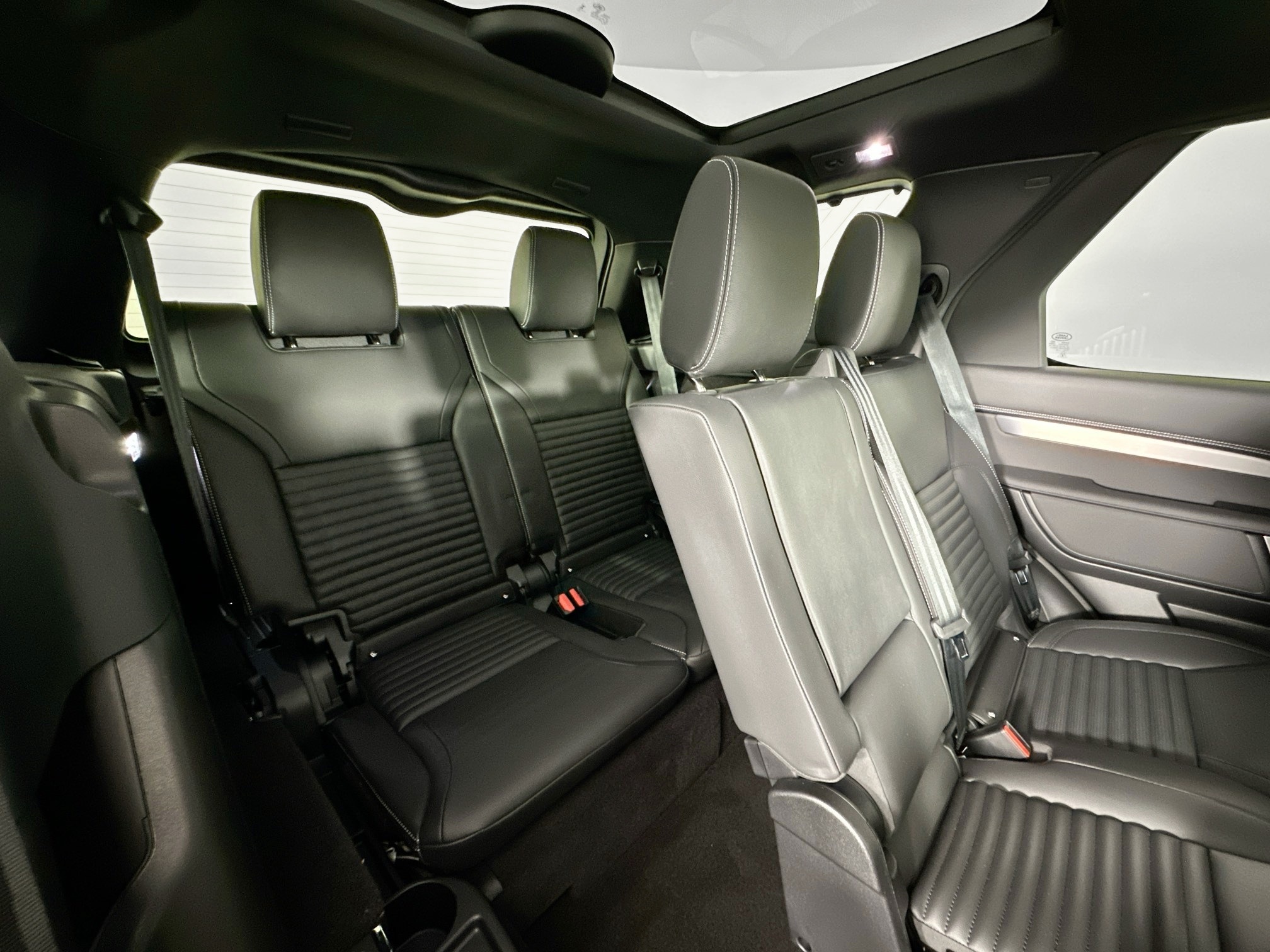 new 2026 Land Rover Discovery car, priced at $76,381