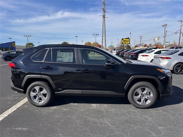 2025 Toyota RAV4 Hybrid XLE photo 2