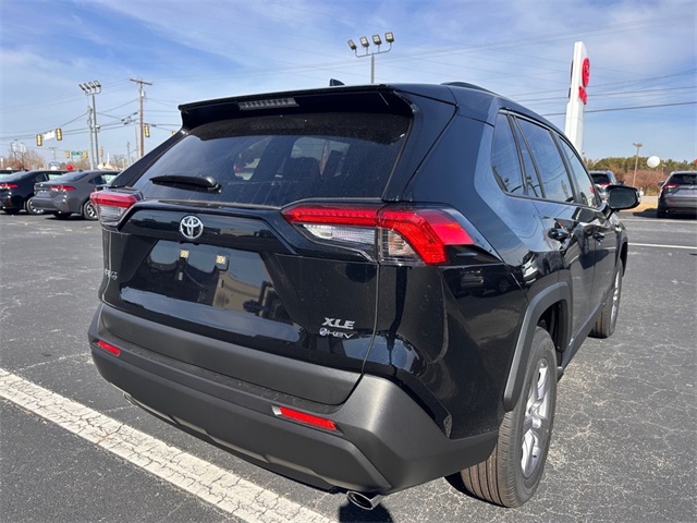 2025 Toyota RAV4 Hybrid XLE photo 3