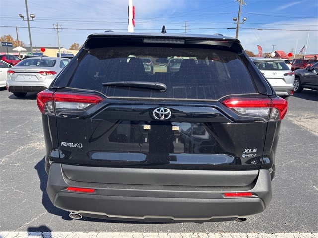 2025 Toyota RAV4 Hybrid XLE photo 4