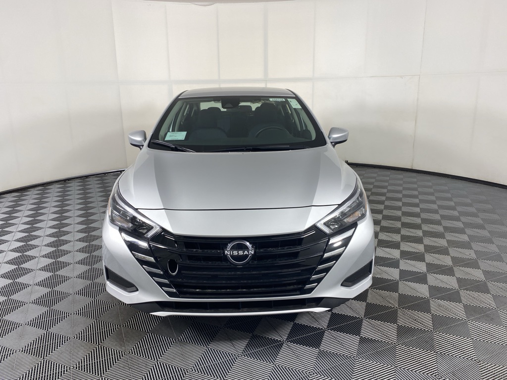 2025 Nissan Versa 1.6 SV photo 2