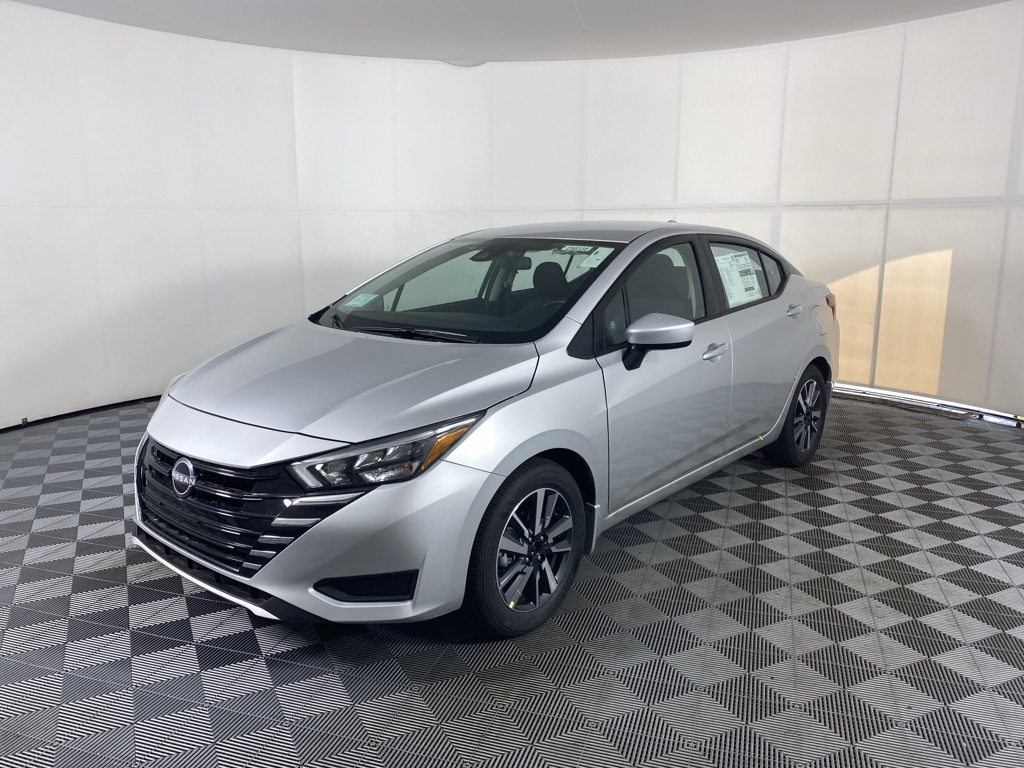 2025 Nissan Versa 1.6 SV photo 3