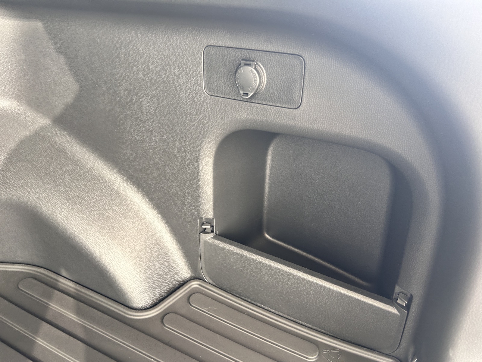 2025 Toyota RAV4 XLE Premium photo 12
