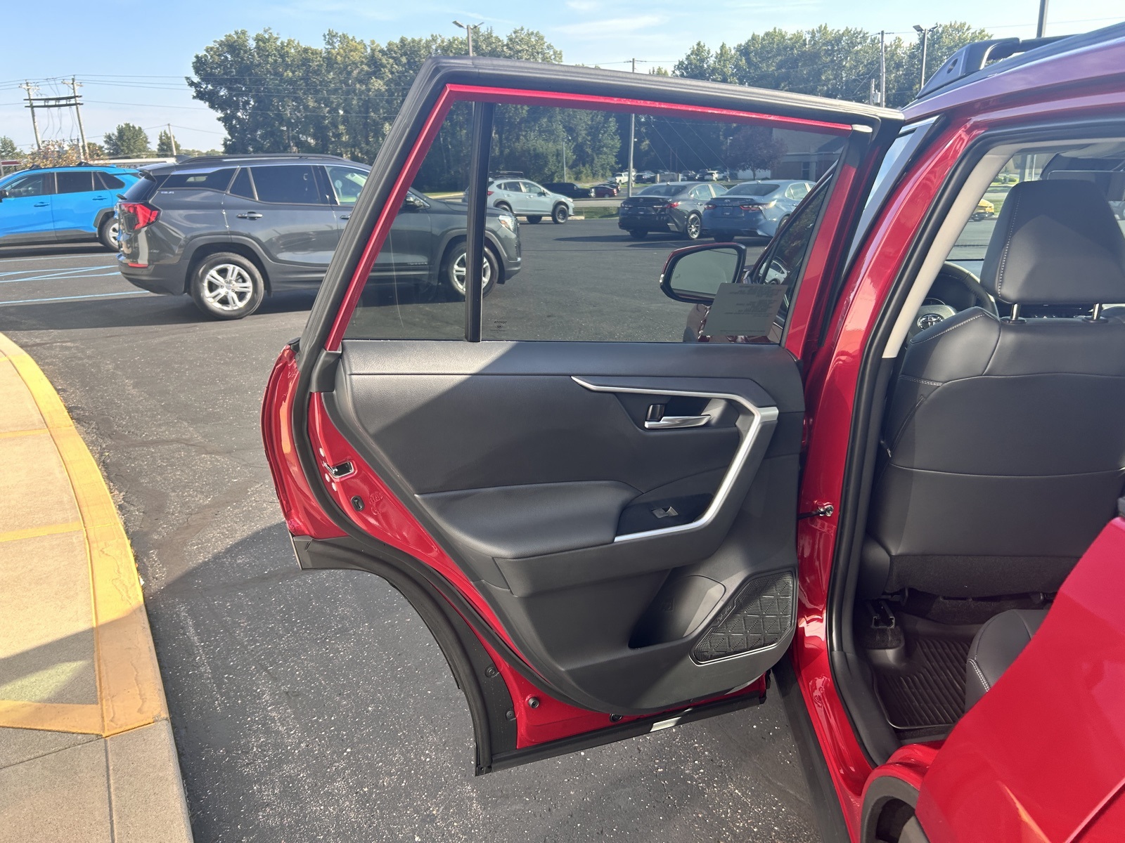 2025 Toyota RAV4 XLE Premium photo 13