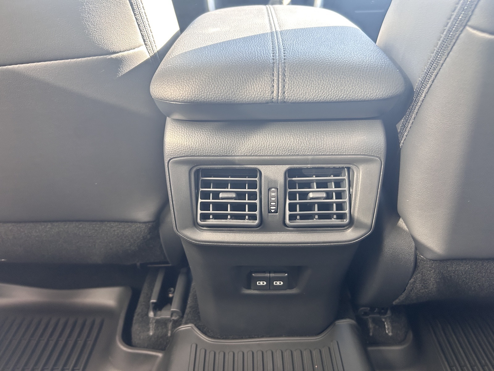 2025 Toyota RAV4 XLE Premium photo 17