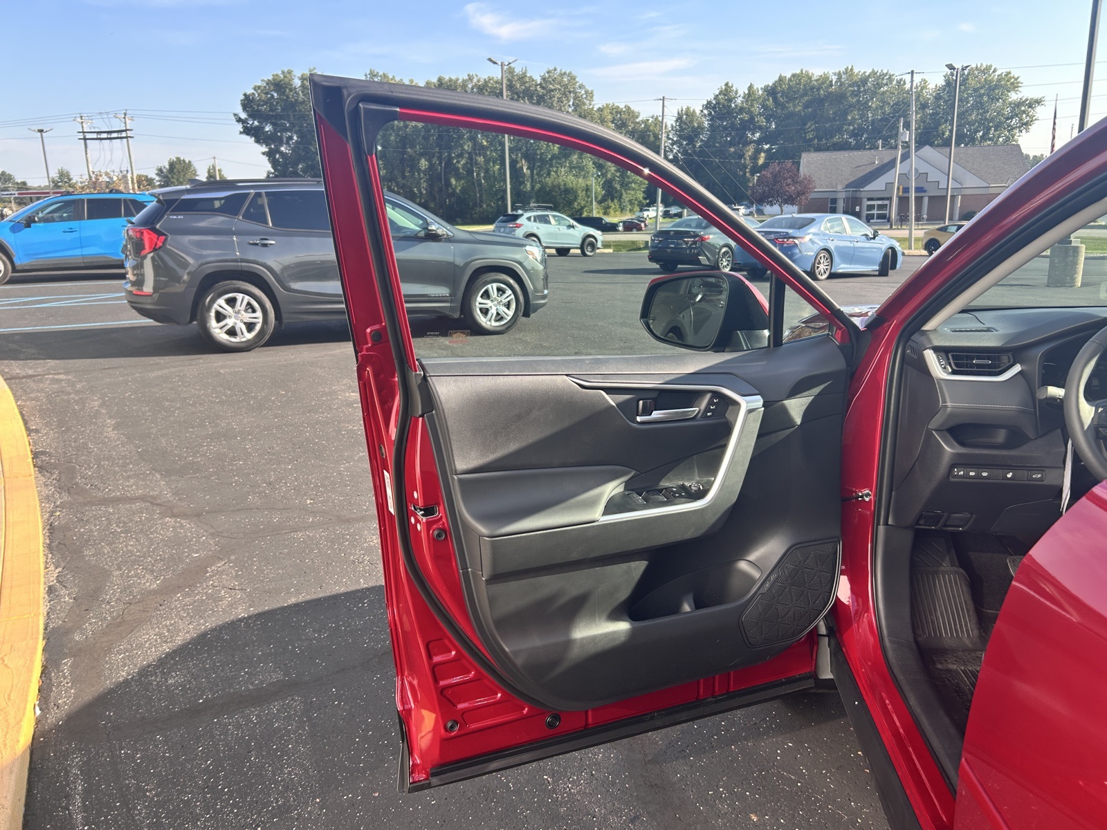2025 Toyota RAV4 XLE Premium photo 18
