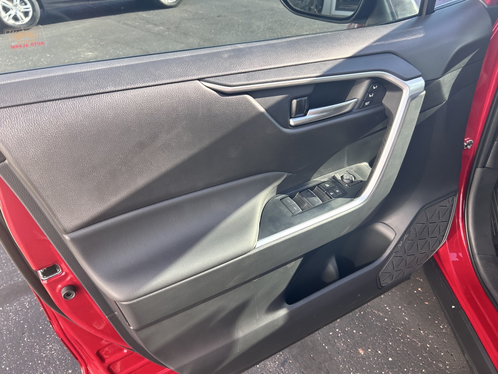 2025 Toyota RAV4 XLE Premium photo 19