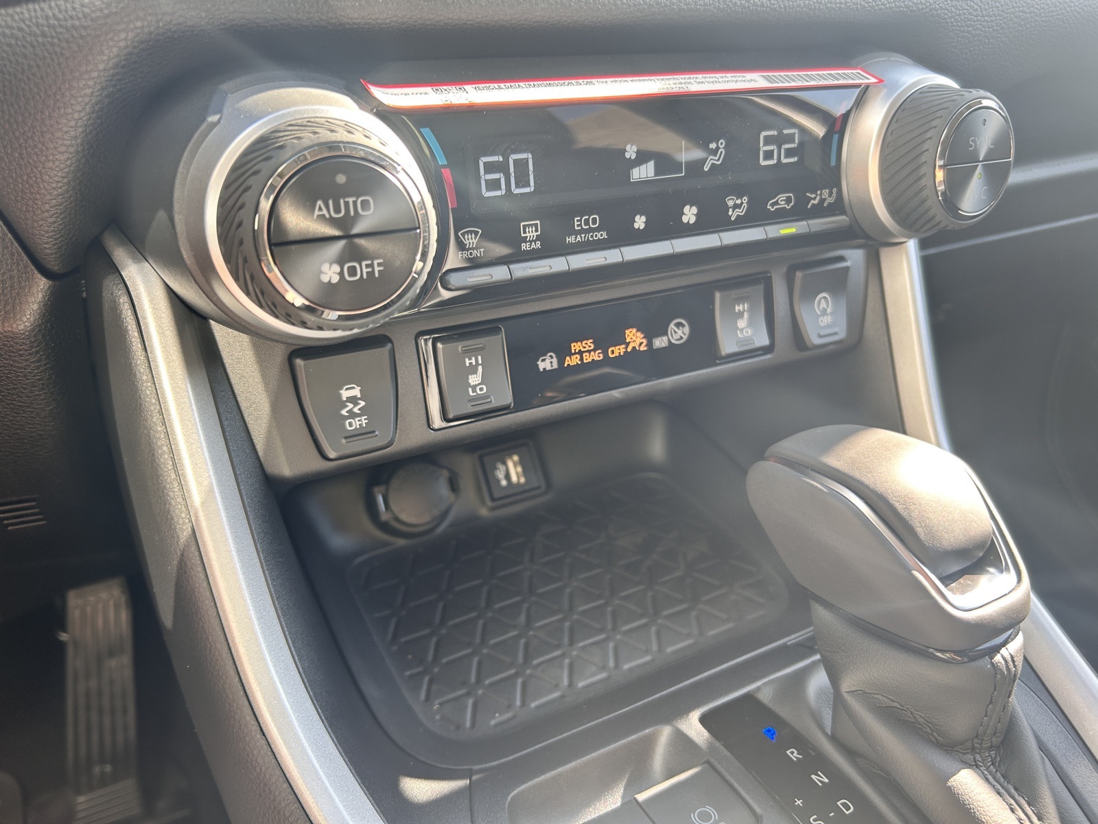 2025 Toyota RAV4 XLE Premium photo 34