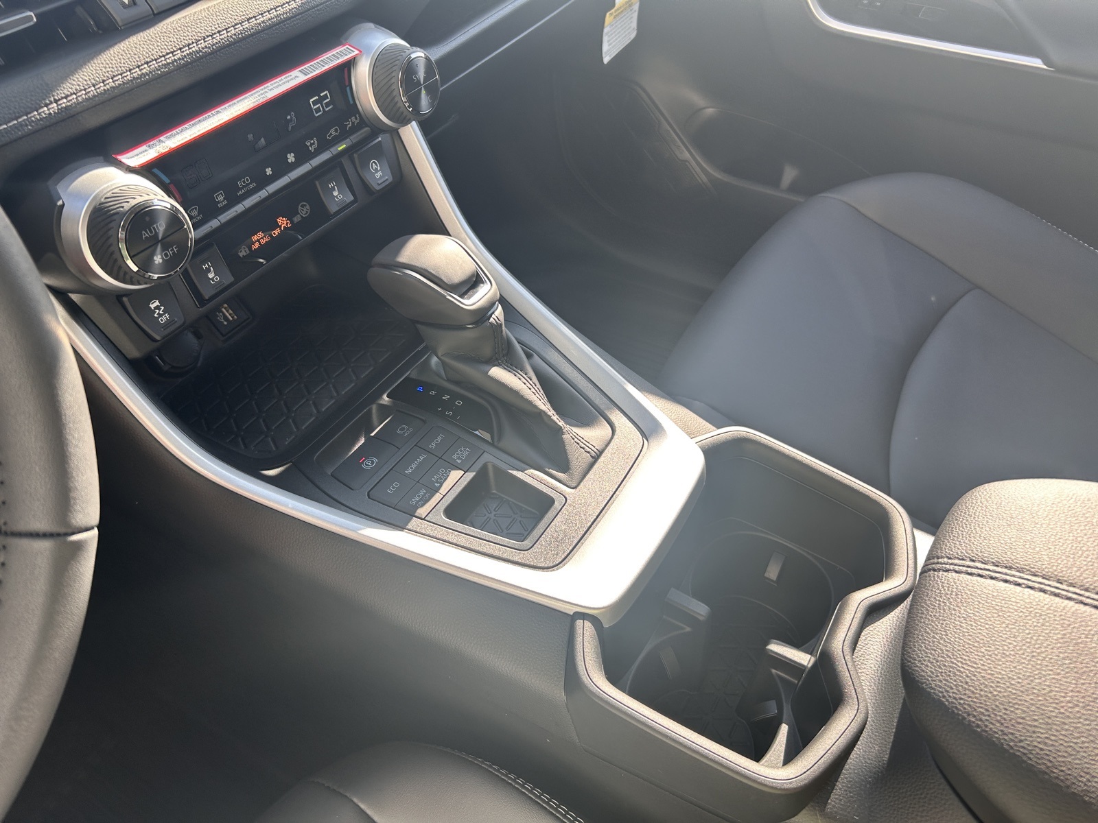 2025 Toyota RAV4 XLE Premium photo 35