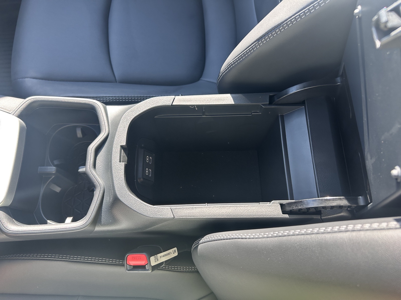 2025 Toyota RAV4 XLE Premium photo 37