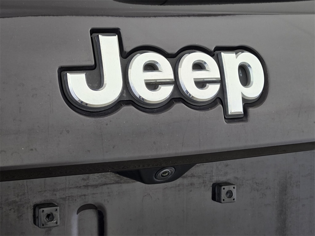 used 2021 Jeep Grand Cherokee car, priced at $18,498