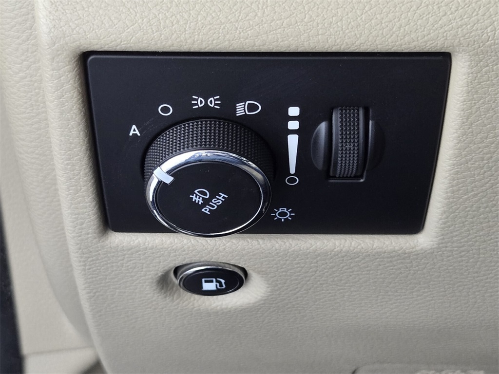 used 2021 Jeep Grand Cherokee car, priced at $18,498