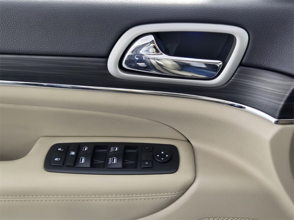 used 2021 Jeep Grand Cherokee car, priced at $18,498