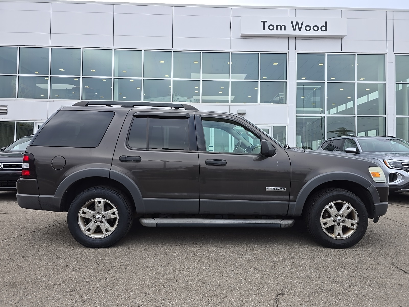 used 2006 Ford Explorer car, priced at $2,900