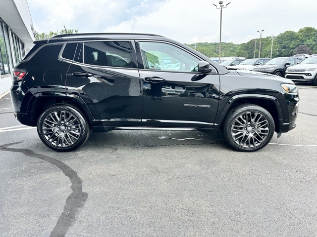 2022 Diamond Black Crystal Pearlcoat Jeep Compass High Altitude 4X4 SUV