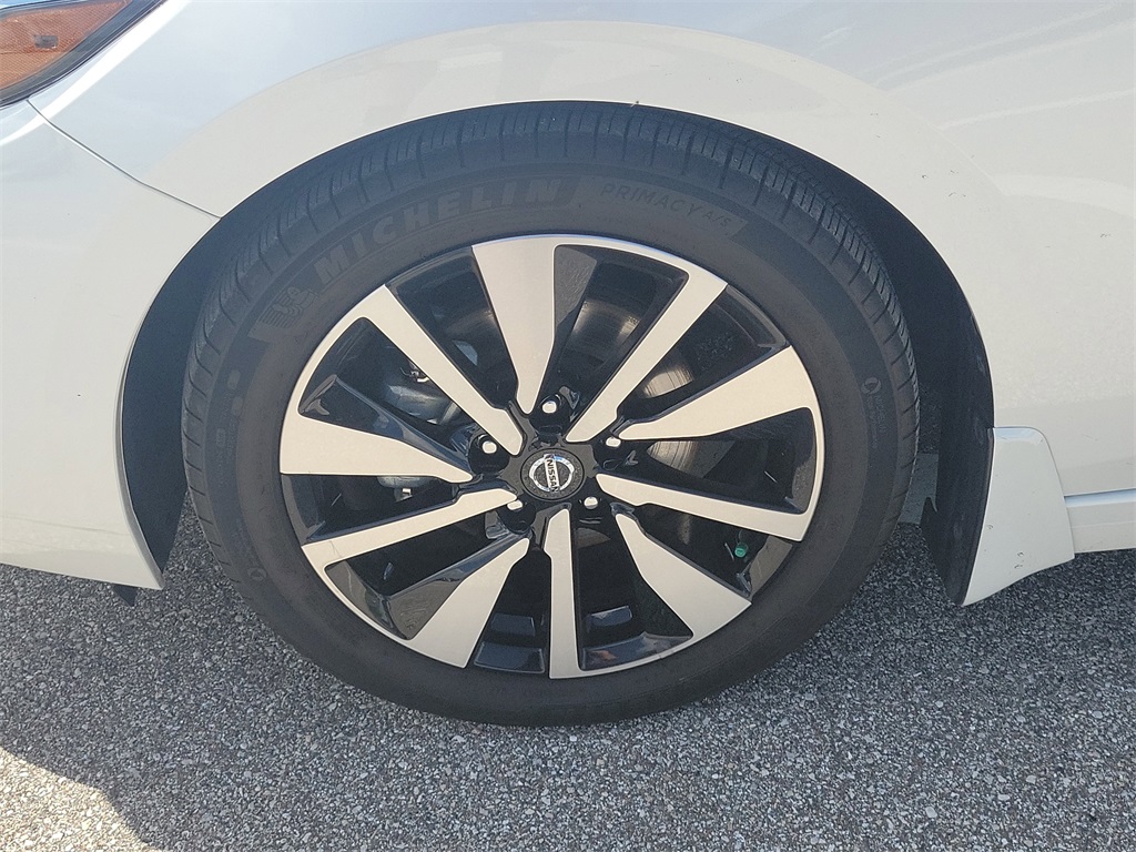 2022 Aspen White TriCoat Pearl Nissan Sentra SV FWD Sedan