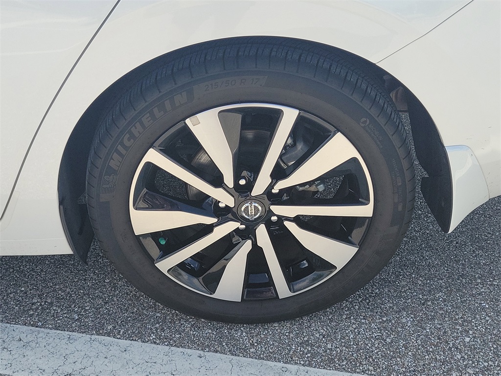 2022 Aspen White TriCoat Pearl Nissan Sentra SV FWD Sedan