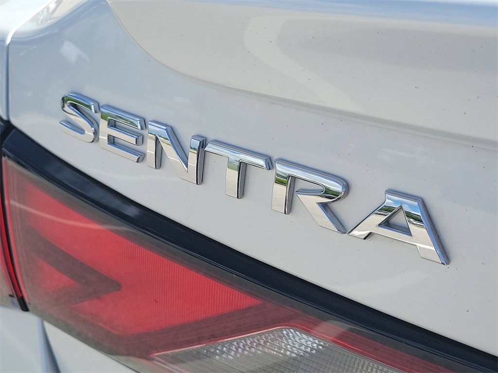 2022 Aspen White TriCoat Pearl Nissan Sentra SV FWD Sedan