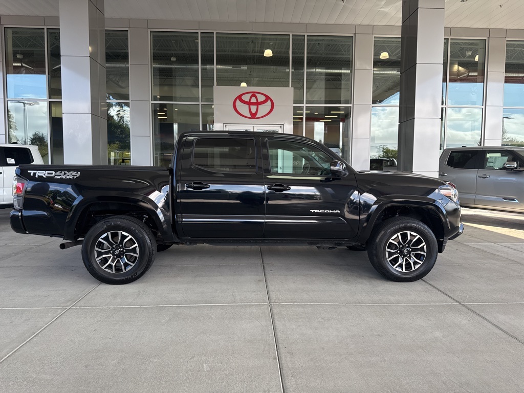 2022 Toyota Tacoma TRD Sport photo 3