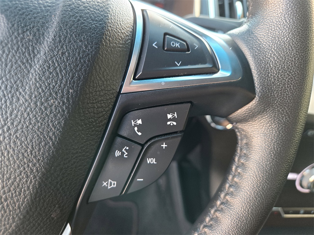 2020 Ford Edge Titanium photo 16