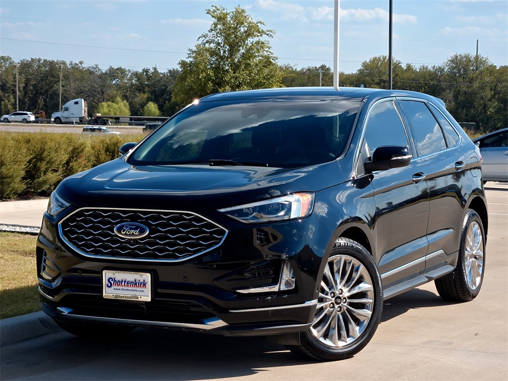 2020 Ford Edge Titanium photo 2