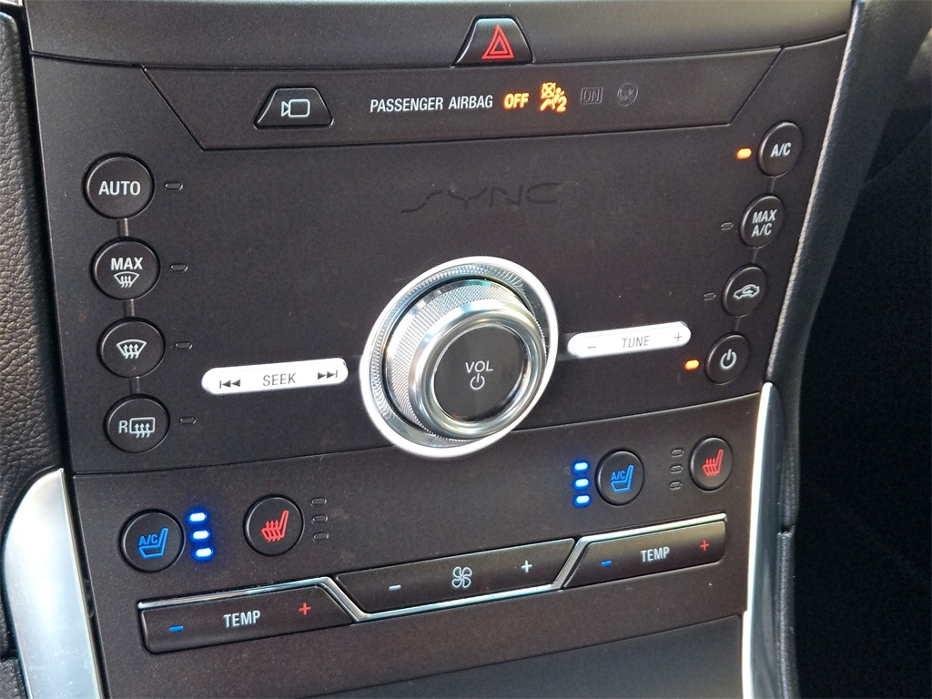 2020 Ford Edge Titanium photo 19