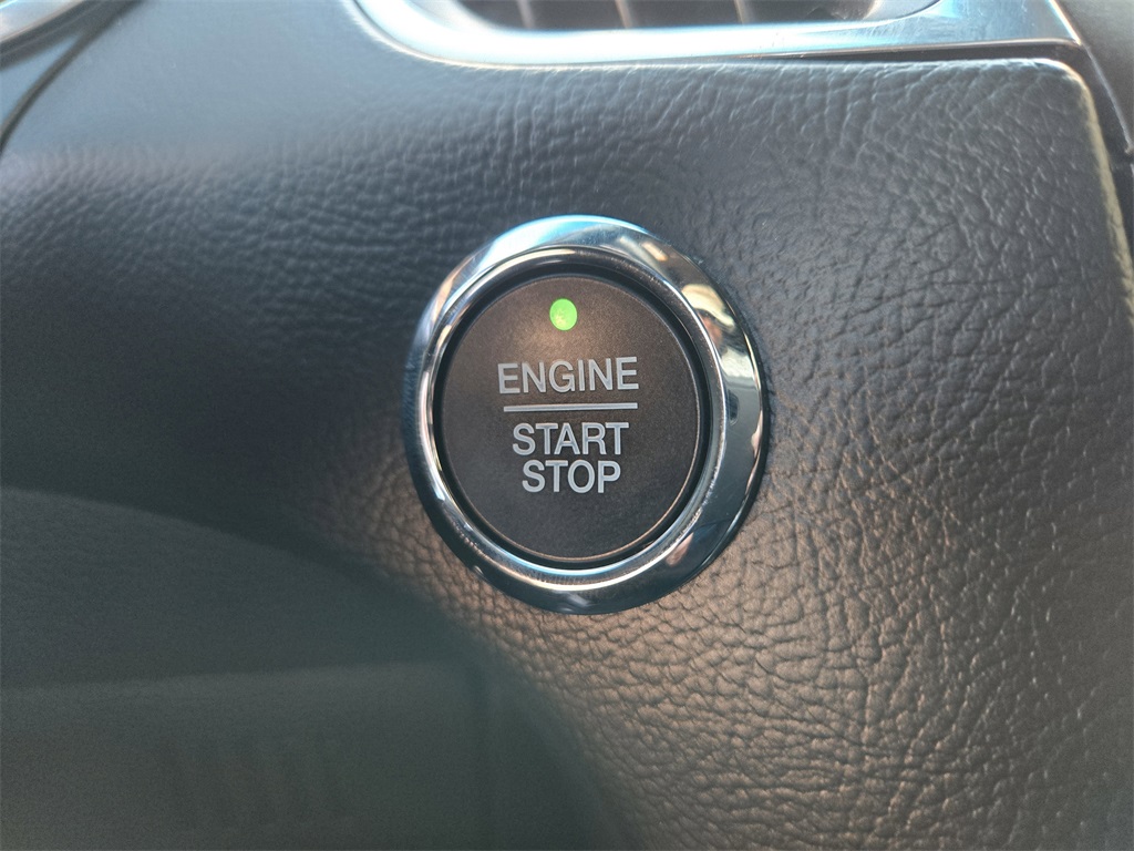 2020 Ford Edge Titanium photo 22