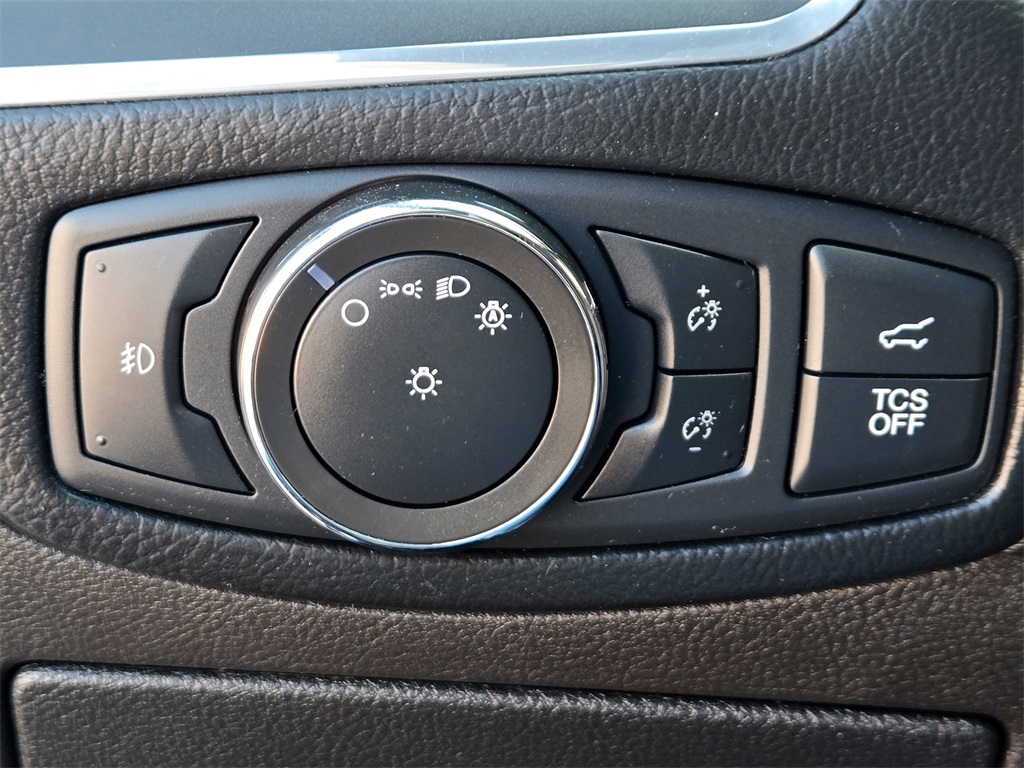2020 Ford Edge Titanium photo 23