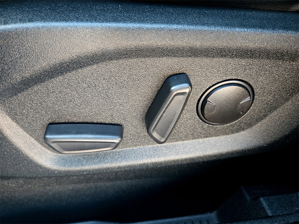 2020 Ford Edge Titanium photo 25