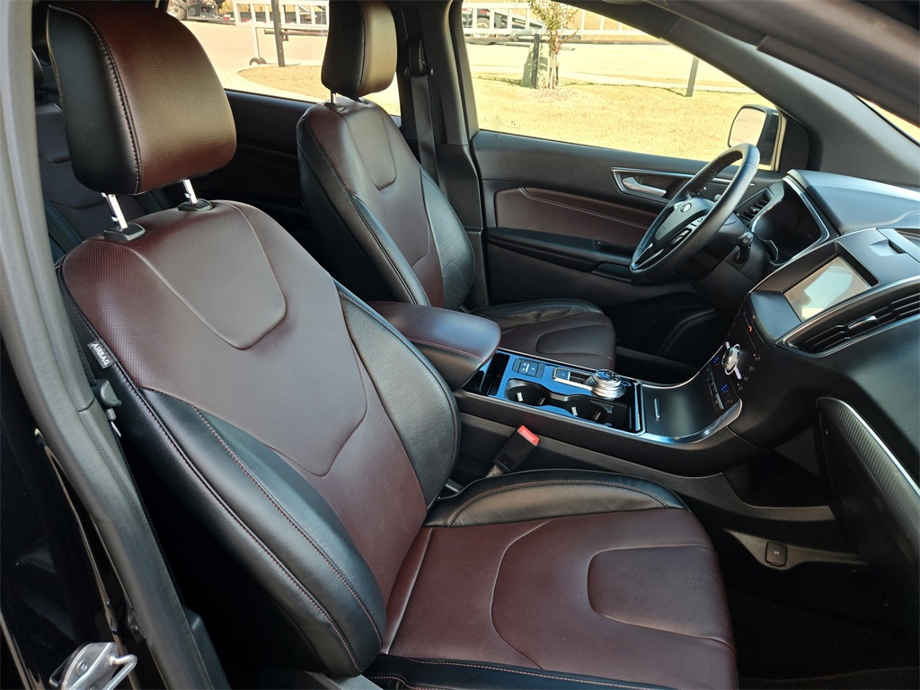 2020 Ford Edge Titanium photo 26