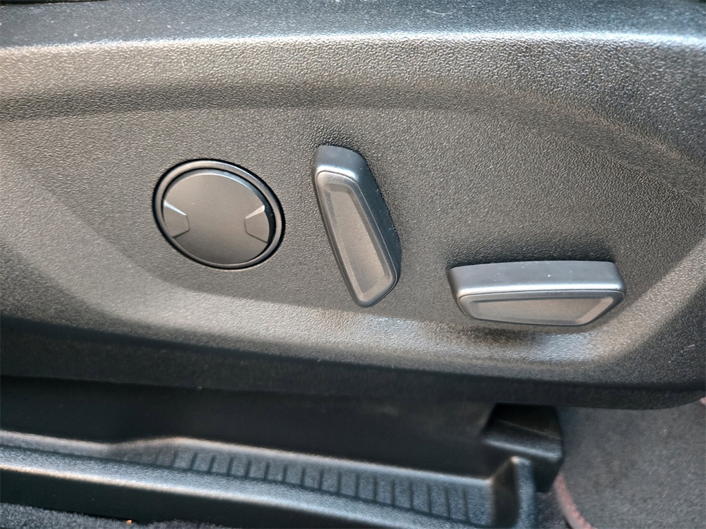 2020 Ford Edge Titanium photo 27
