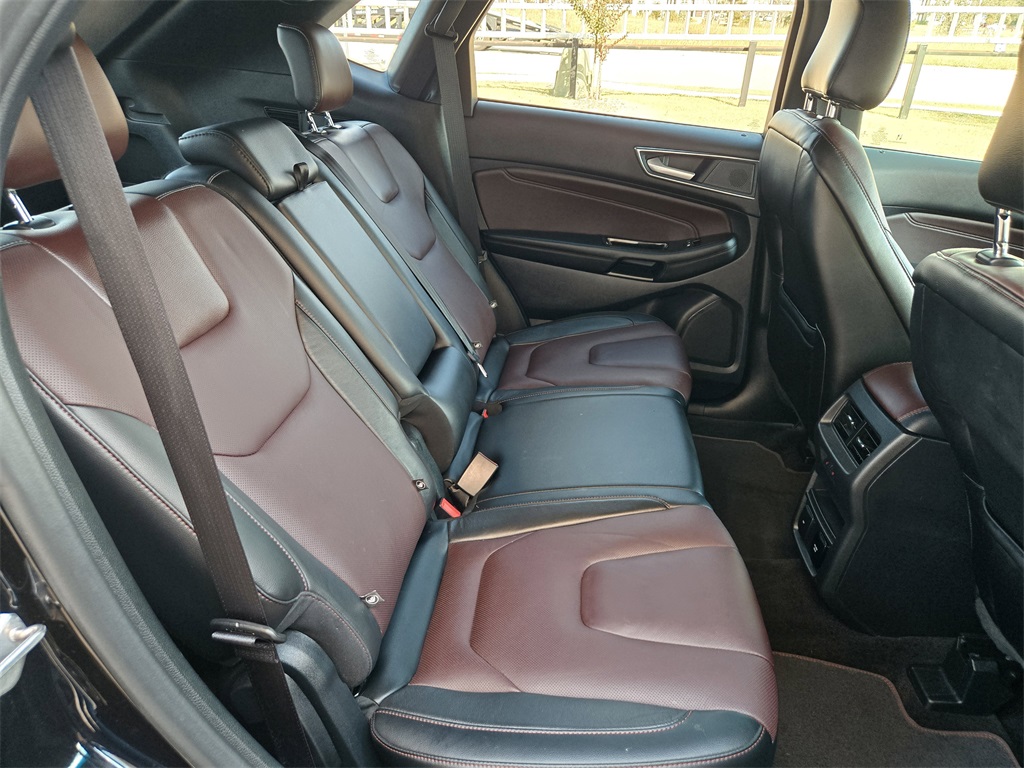 2020 Ford Edge Titanium photo 28