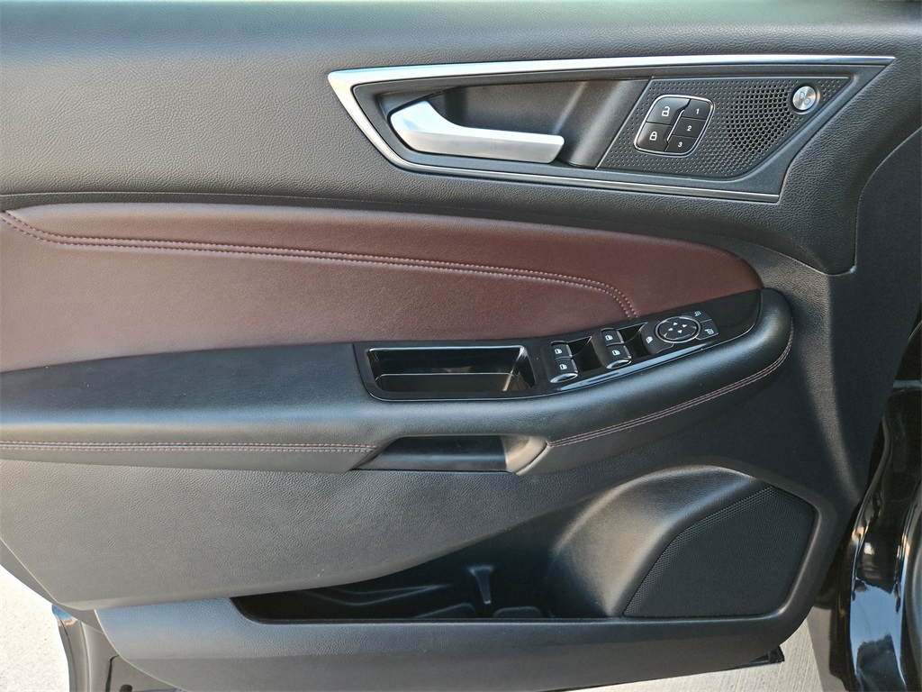 2020 Ford Edge Titanium photo 31