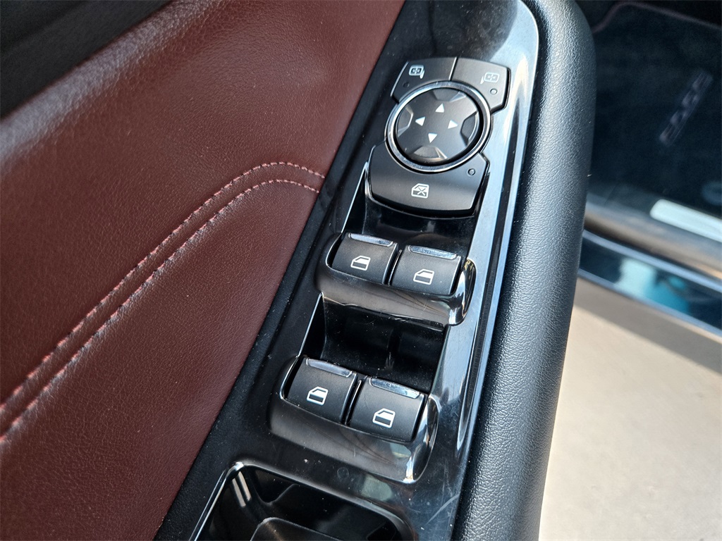 2020 Ford Edge Titanium photo 32