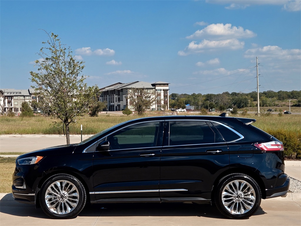 2020 Ford Edge Titanium photo 4
